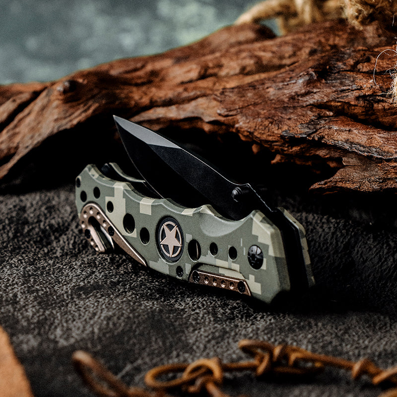 Star Pocket Knife with Serrated Blade & Camouflage Handle