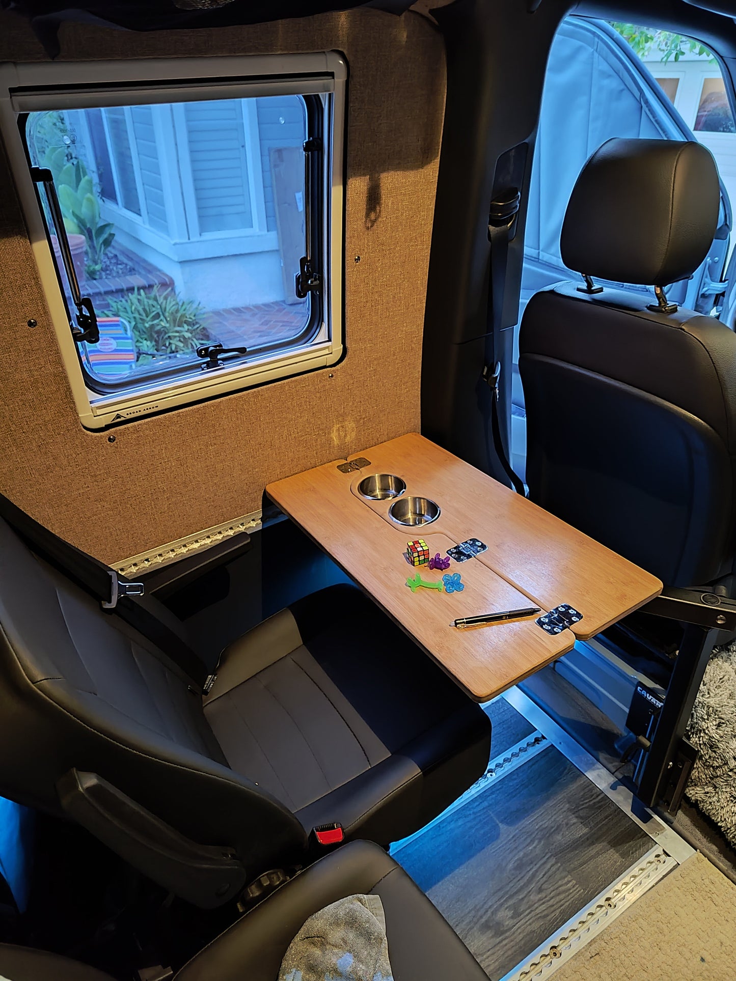 BLACK SWIVEL TABLE MOUNTING SYSTEM