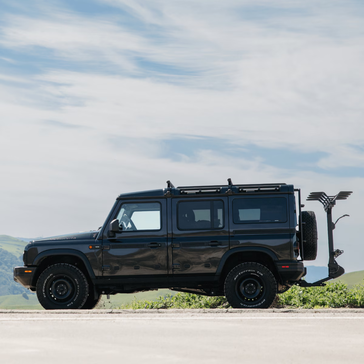 Thule ReVert Vertical Hitch Rack - 6 Bike