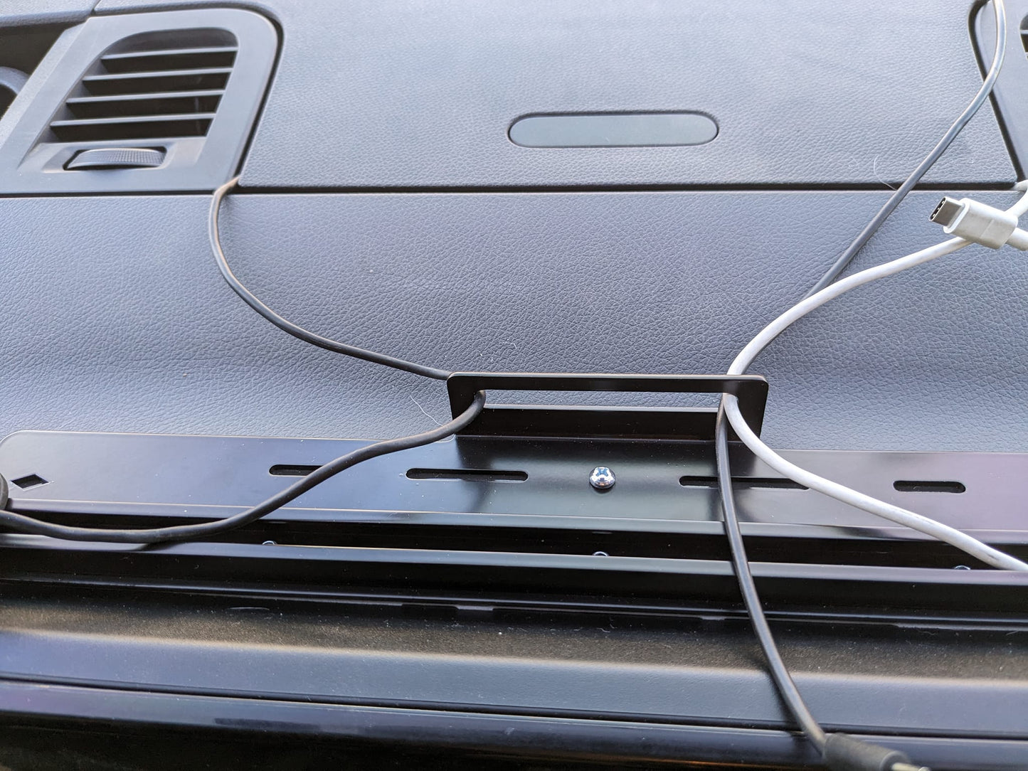 SPRINTER DASH ACCESSORIES AND PHONE MOUNTING SYSTEM