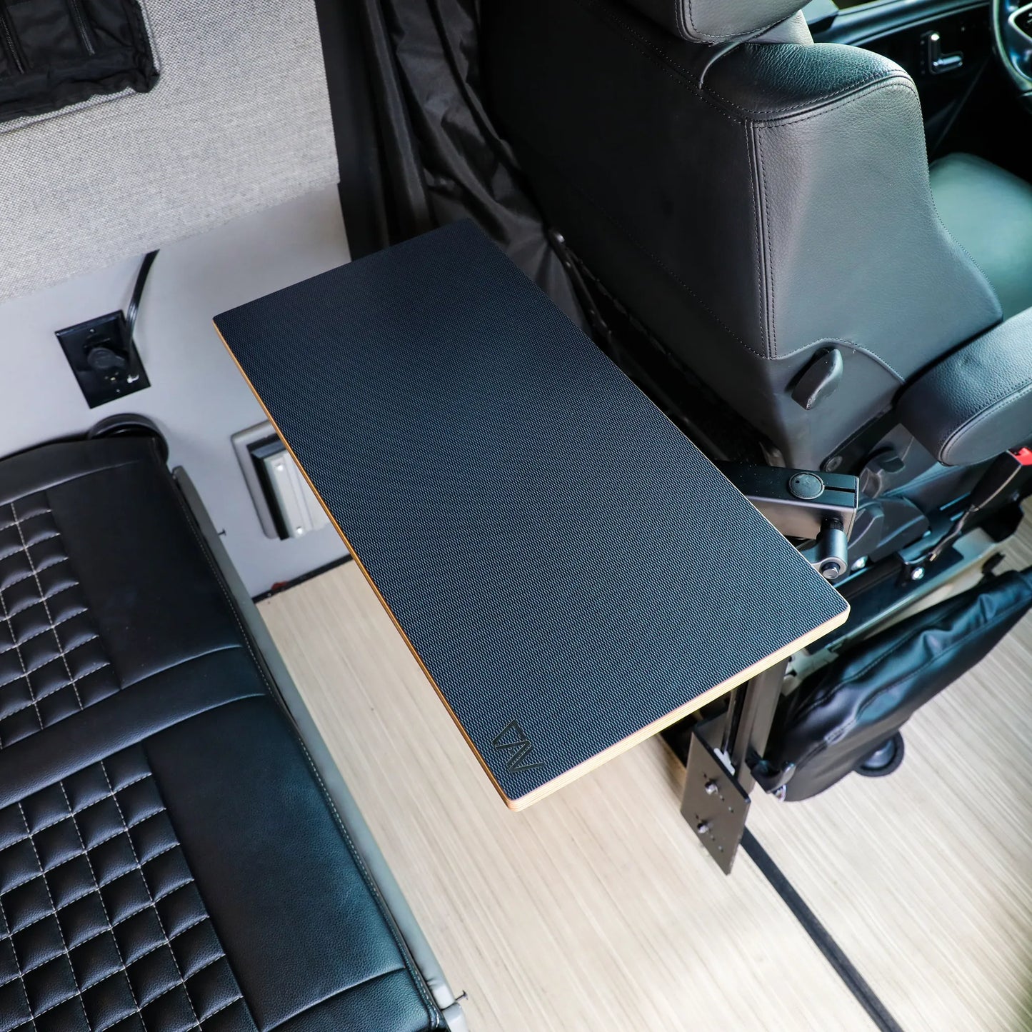 Small Universal Table Top