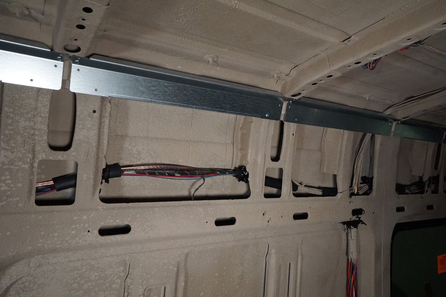 07+ Sprinter Van 170 EXT - Upper Cabinet Wall Brace Kit