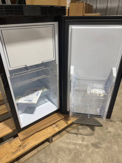 *Scratch & Dent* Isotherm Freeline Slim 70 - 2.5 cu ft - Fridge/Freezer