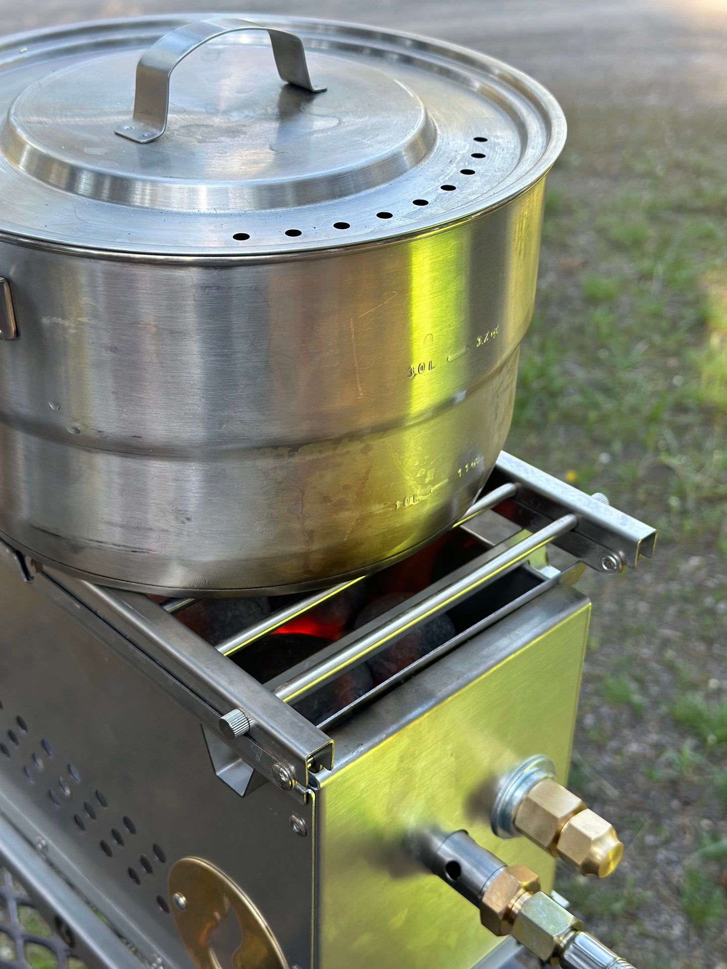 Over Under Grill Thingy: Stand and Grill In One! (BACKORDER)