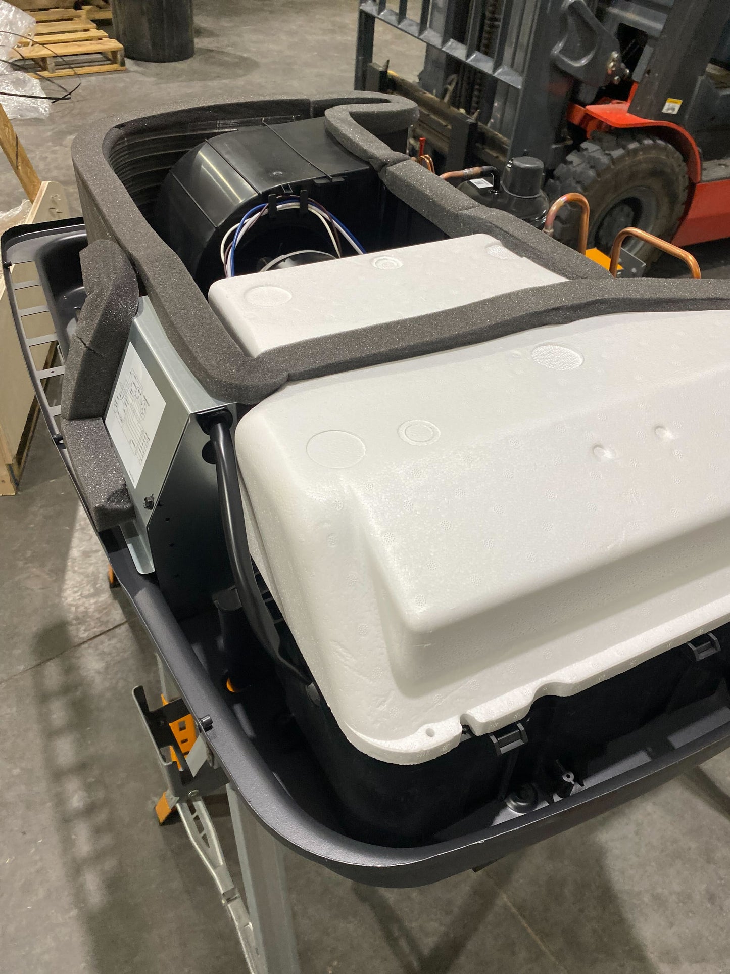 * Scratch & Dent * Dometic FreshJet 5 Series 15k BTU Low-Profile Air Conditioner - Black