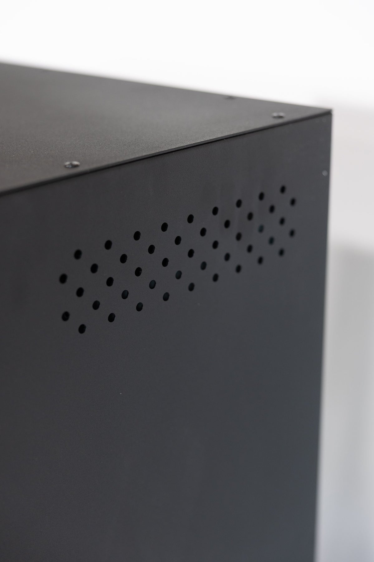 18" Fridge Base with Nova Kool R3100