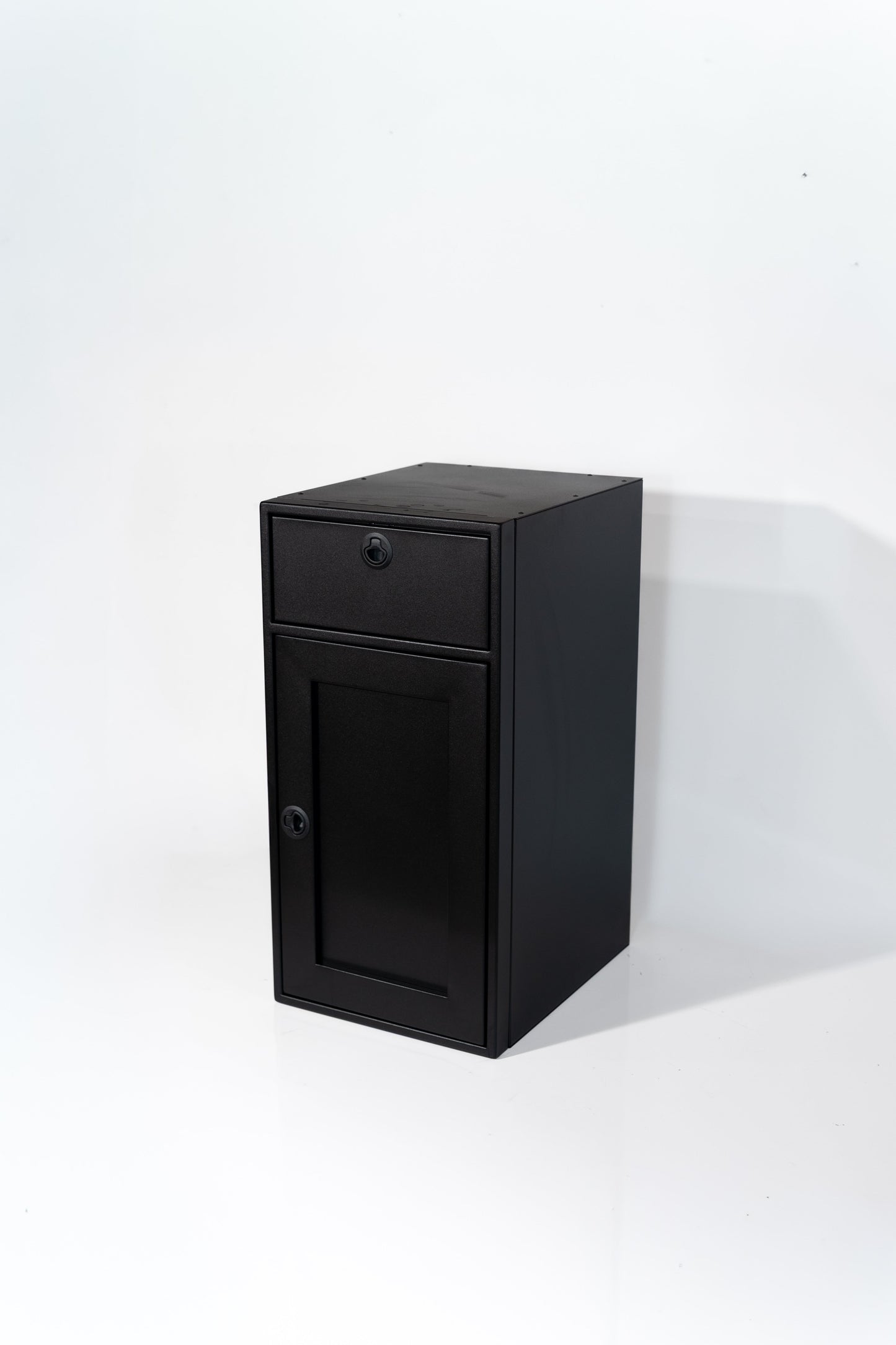 18" Base One Door and One Drawer