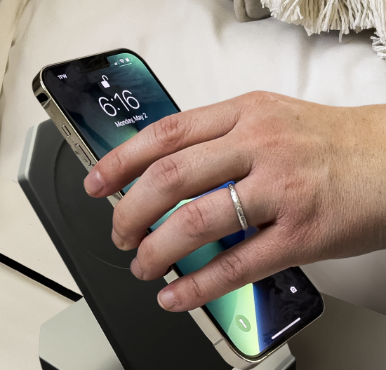 Dark Energy Mavrik Stand - Wireless Phone Charger