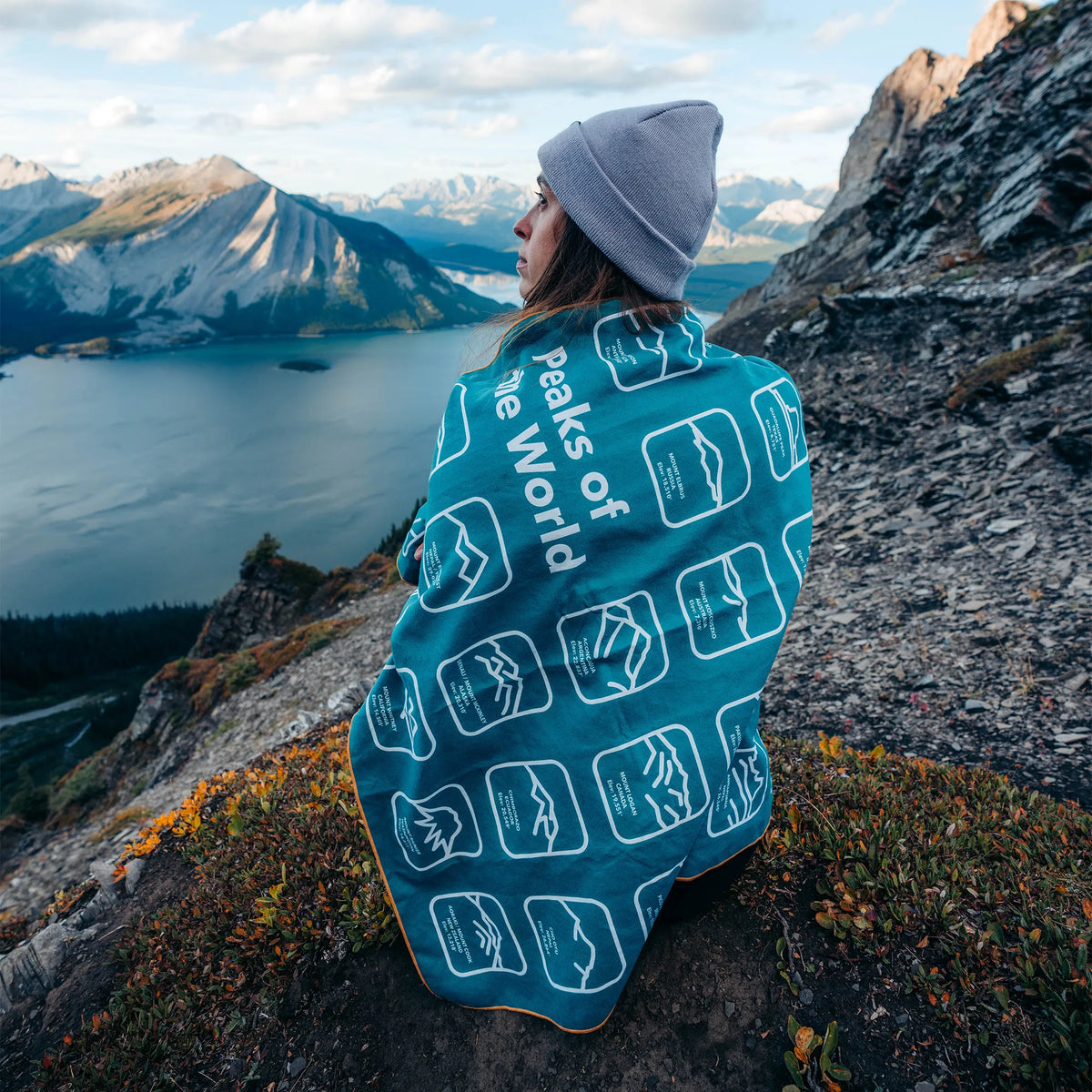Ultralight Towel: Peaks of the World Teal Ocean