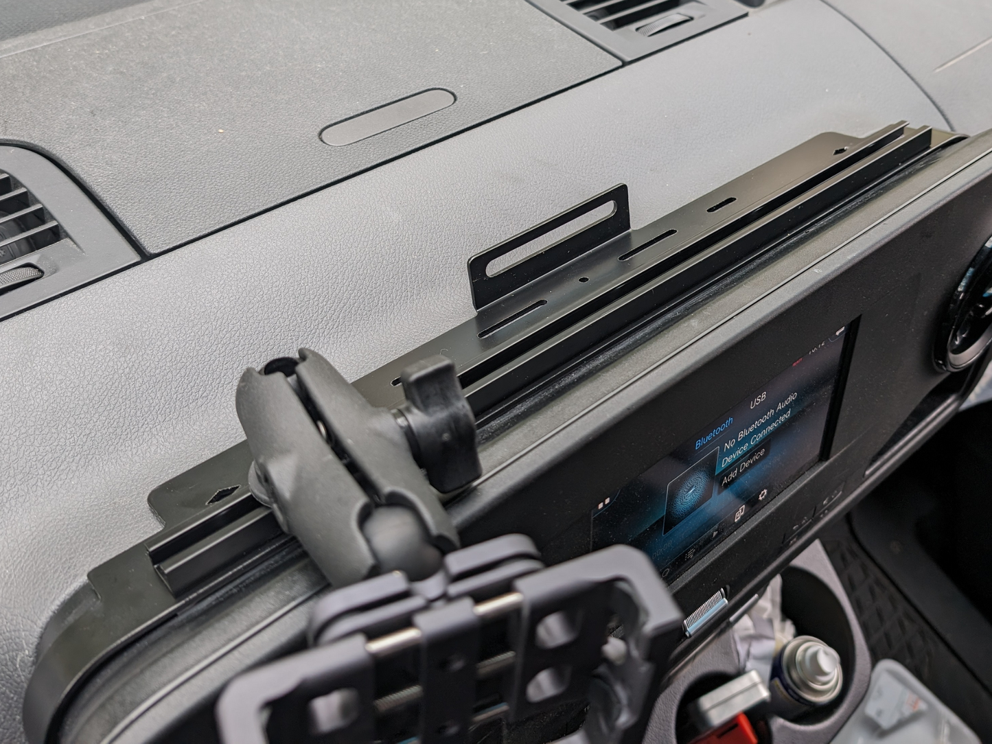 SPRINTER DASH ACCESSORIES AND PHONE MOUNTING SYSTEM