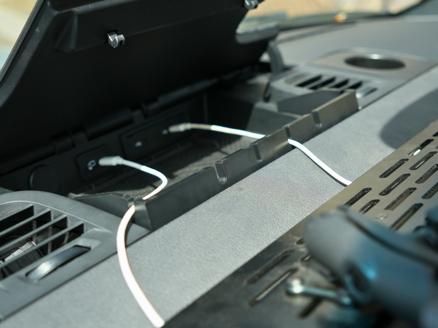 SPRINTER DASH CABLE ORGANIZER 2019+