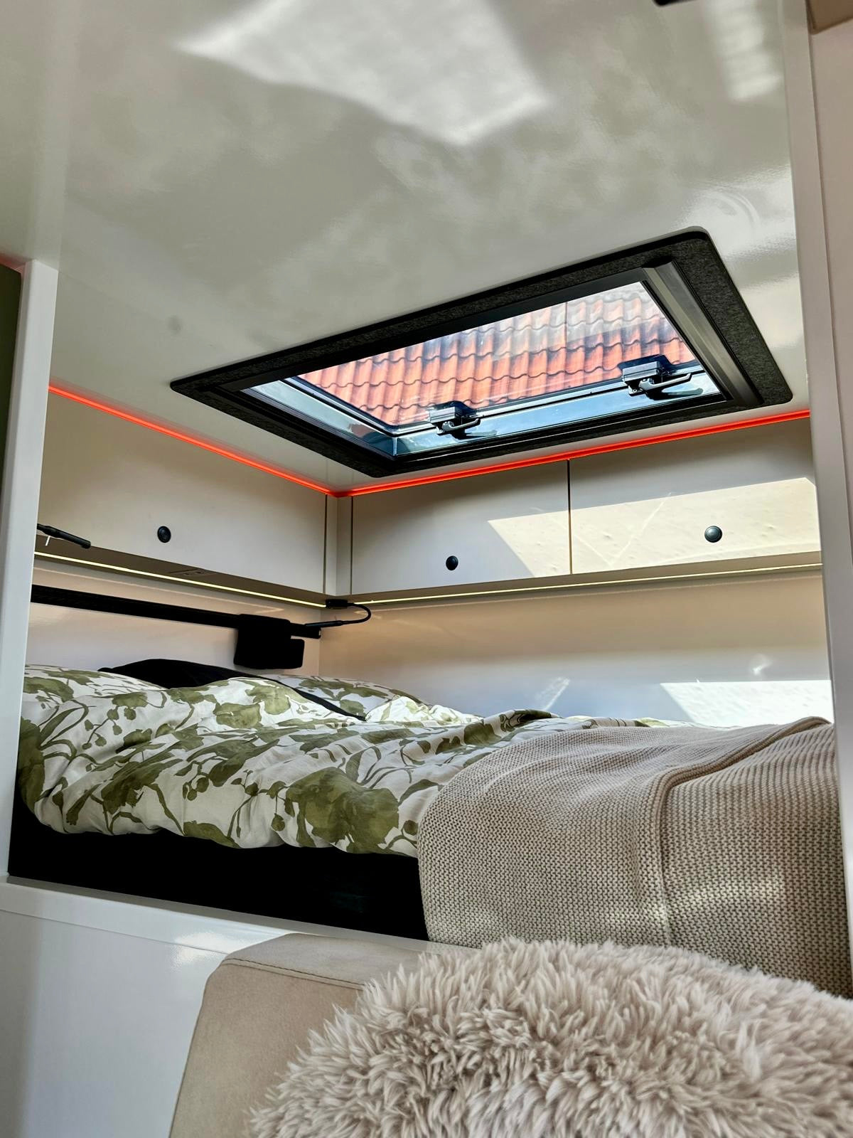 Outbound VAN Series. Lightweight roof hatches for vans, campers & caravans