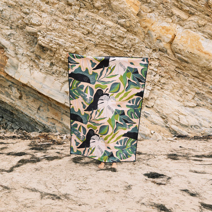 Festival Blanket: Monstera Green Pink