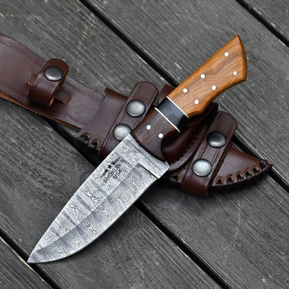 Sculptor Camp Knife with Exotic Olive Wood Handle