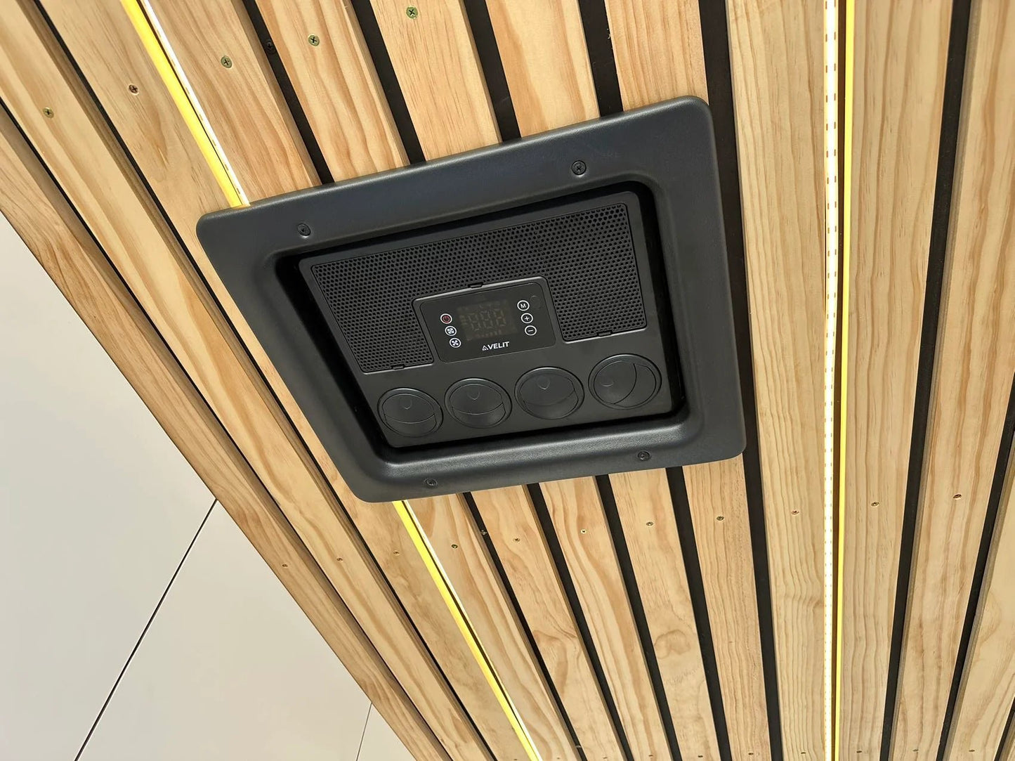 VELIT 2000R MINI + Gas/Diesel Heater + Dometic 80L Fridge/Freezer + MaxxFan Deluxe