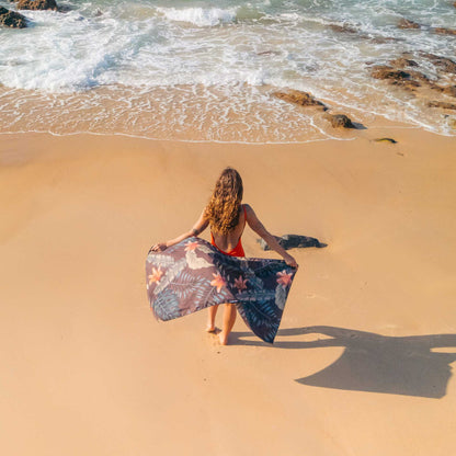 Ultralight Towel: Palms Night