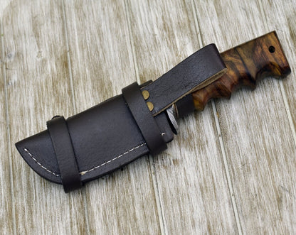 Vivid Damascus Hunting Knife with Exotic Rose Wood handle